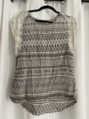 Prana Gray and Cream Patterned Short Sleeve Blouse
